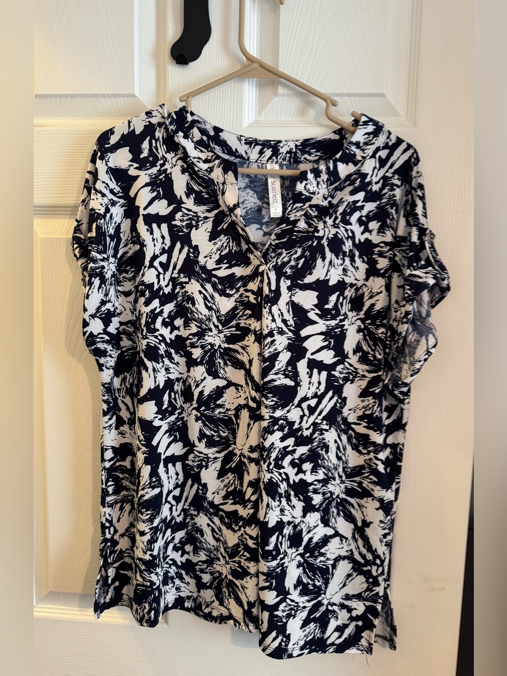 Dear Scarlett Women's Navy & White Printed Short-Sleeve Top